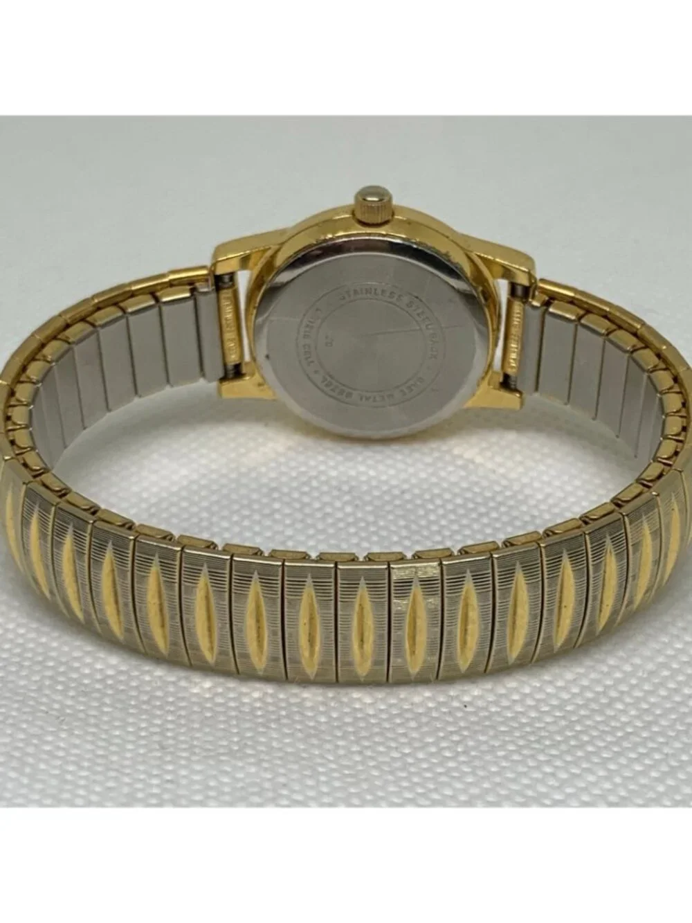Carriage indiglo gold tone women’s watch 25mm quartz analog size 6” running
